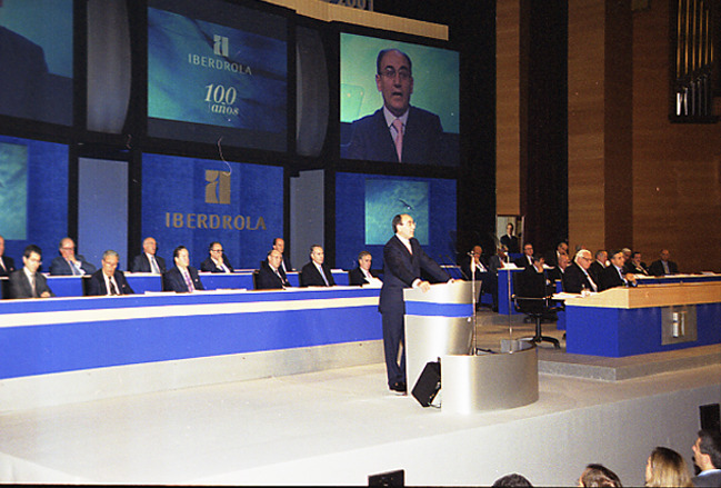 Ignacio Galán impartiendo un discurso
