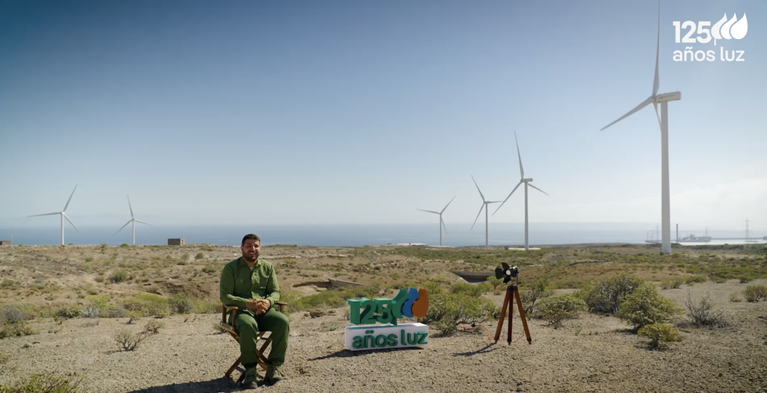 Imagen de Oliver Martín sentado hablando a cámara