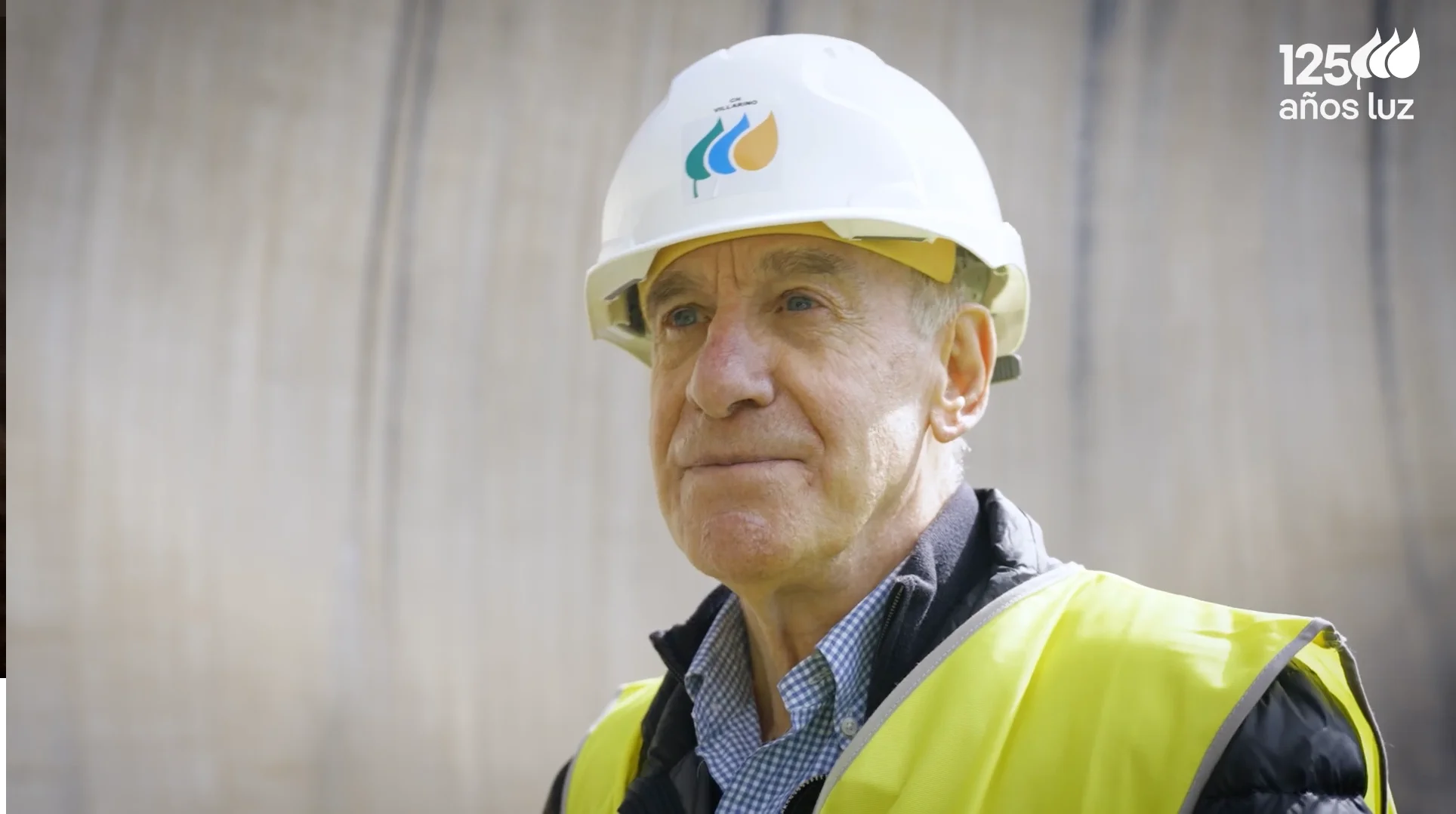 Arturo Gil wearing an Iberdrola hard hat and work vest at the Almendra Dam